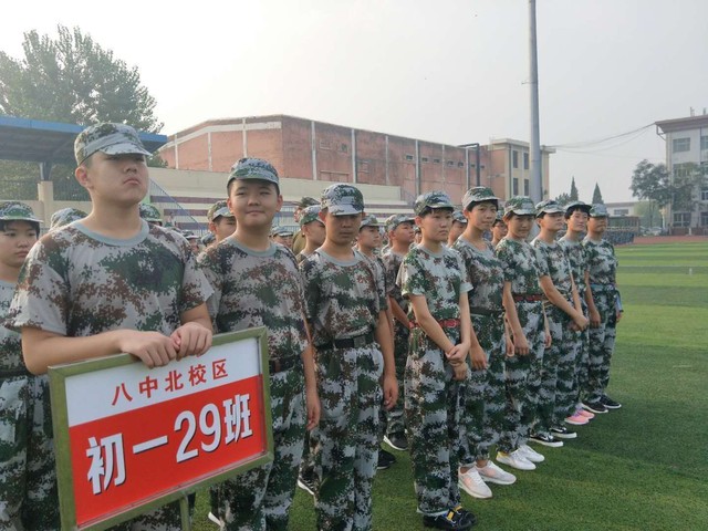 第十期沧州八中北校区初中一年级29班军训精彩瞬间。 